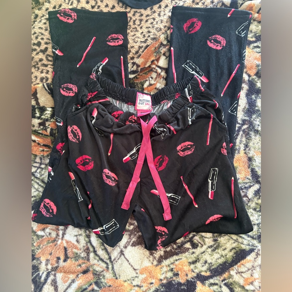 Black lipstick kiss pajama pants bottoms out gal y2k size medium